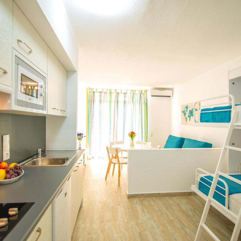 Ona Internacional Apartments - Studio with Balcony - 21