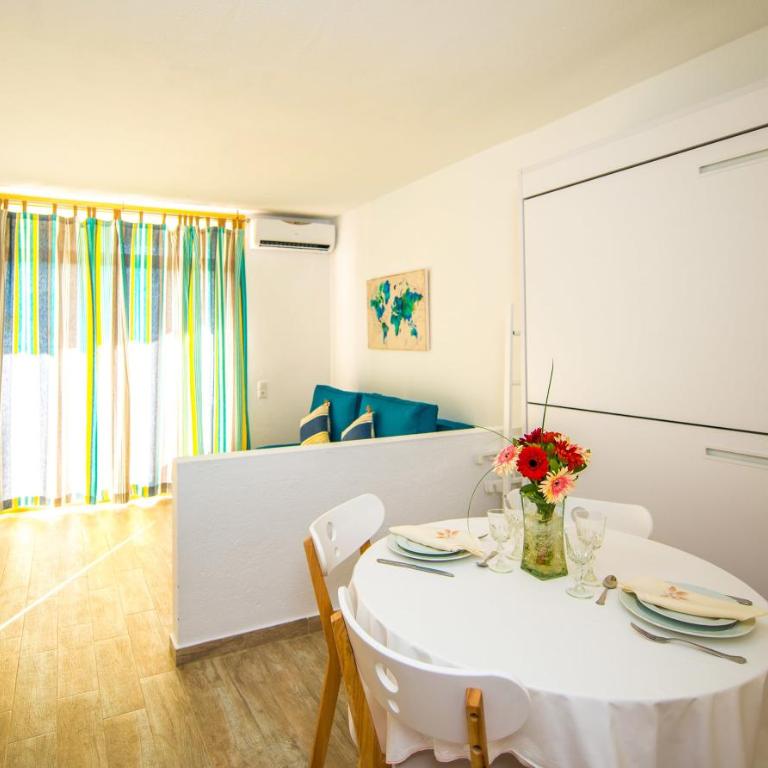 Ona Internacional Apartments - Studio with Balcony - 16