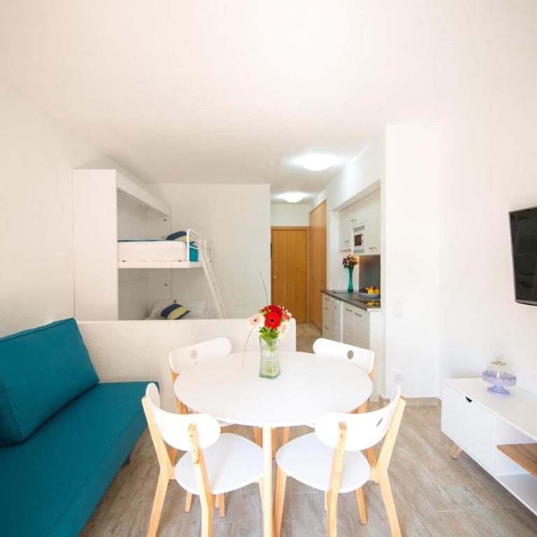 Ona Internacional Apartments - Studio with Balcony - 17