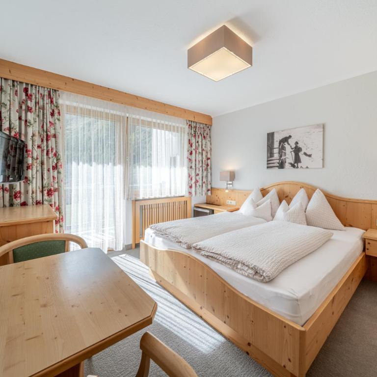 Pension Bergfrieden - Doppelzimmer mit Balkon - 3