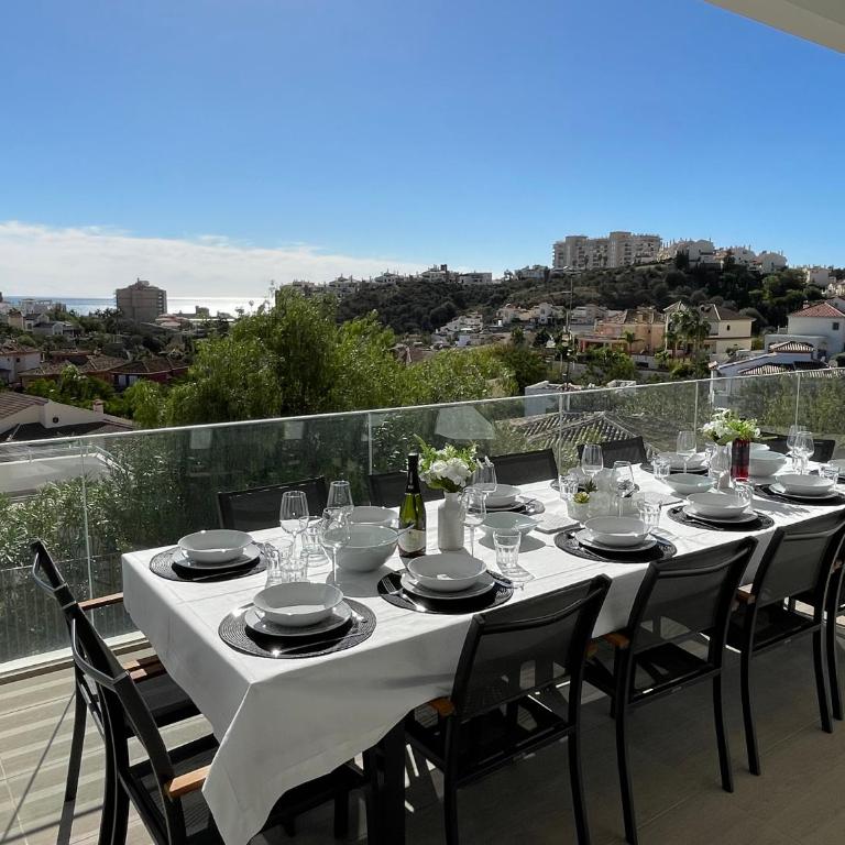 Stunning villa in Benalmádena with amazing views, pool and large gym - Villa - 5