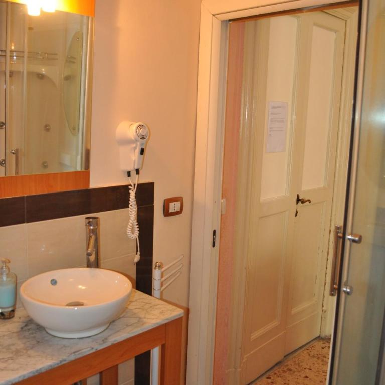 B&B Teatro Bellini - Deluxe King Room - 2