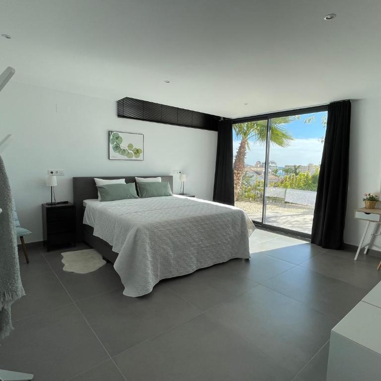 Stunning villa in Benalmádena with amazing views, pool and large gym - Villa - 30