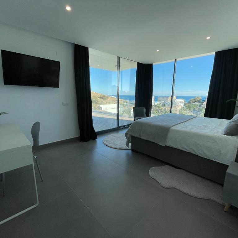 Stunning villa in Benalmádena with amazing views, pool and large gym - Villa - 40