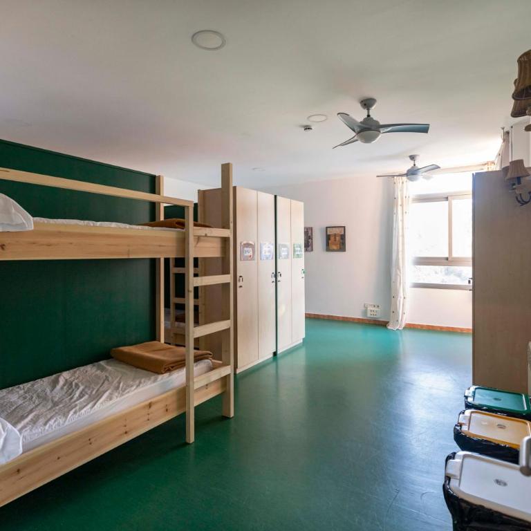 Inout - Bed in 8-Bed Mixed Dormitory Room - 1