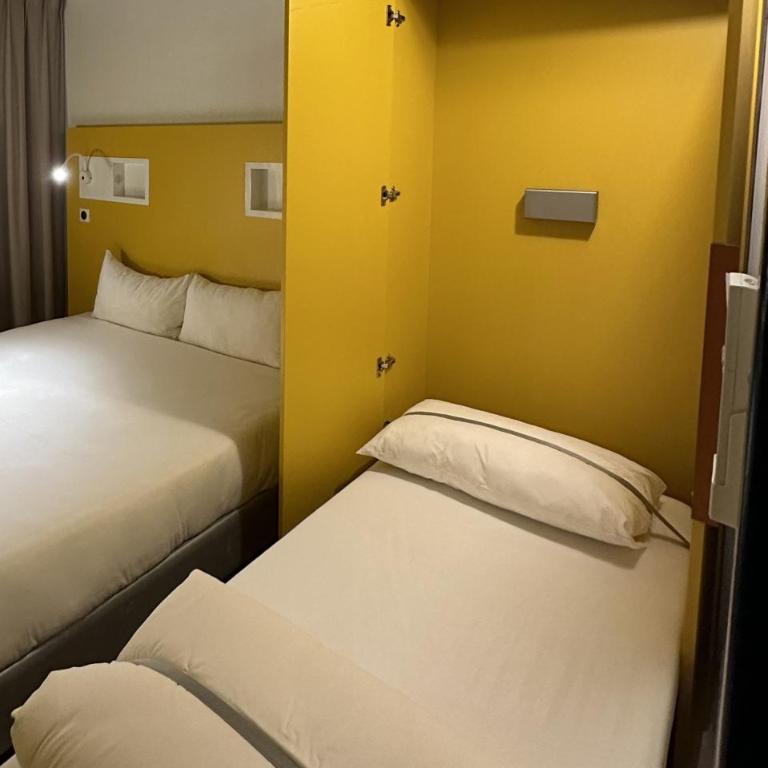 ibis budget Cahors - Chambre Triple avec Lit Double et Lit Pliant - 5