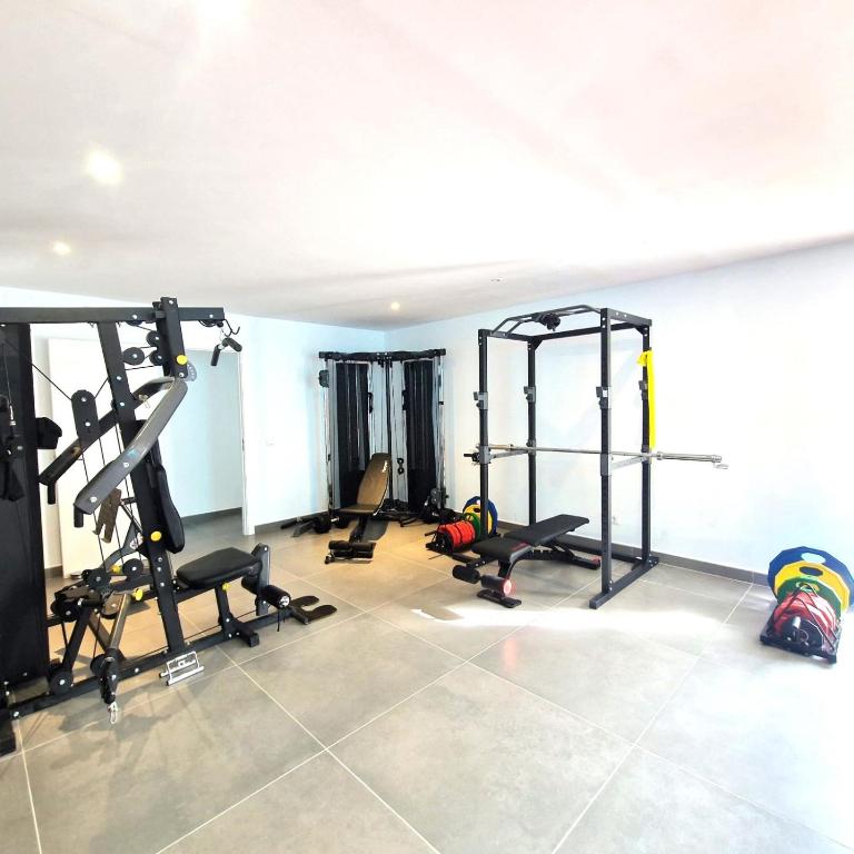 Stunning villa in Benalmádena with amazing views, pool and large gym - Villa - 57