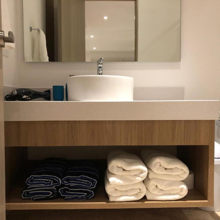 Modern Studio close to the beah Pool and Fast WiFi - Studio Apartment - 23