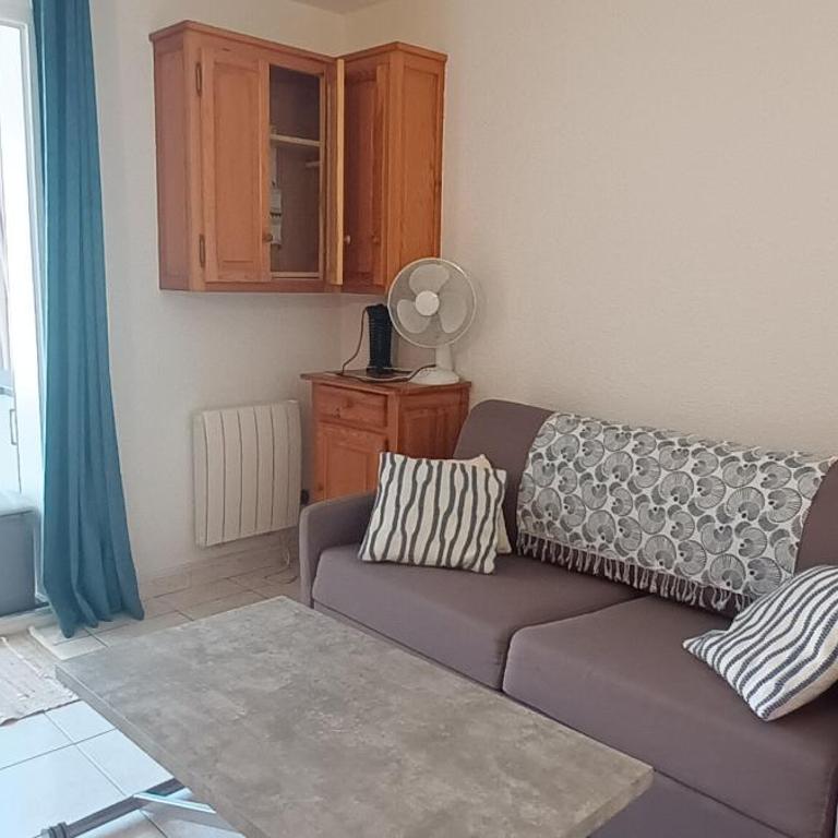LES ESTIVALES Proche plage et port 4 pers Grande terrasse clim 2 chambres - Two-Bedroom Apartment - 4