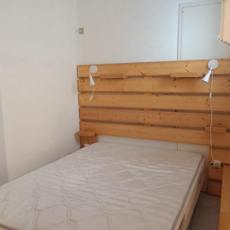 LES ESTIVALES Proche plage et port 4 pers Grande terrasse clim 2 chambres - Two-Bedroom Apartment - 9