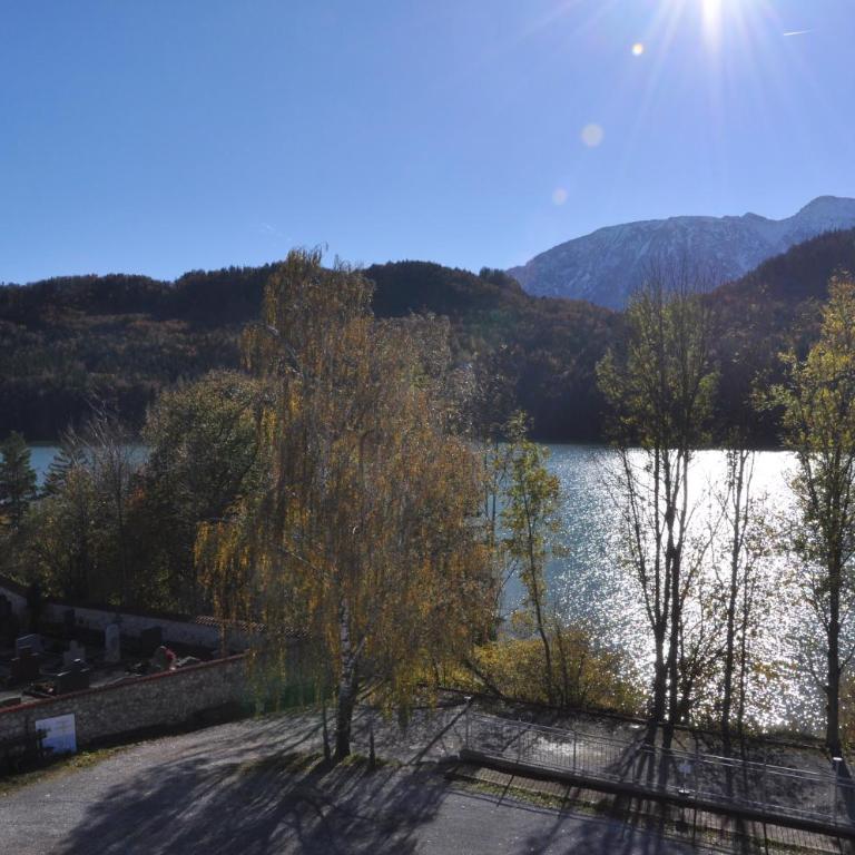 Pension Rexha am Weißensee - Dreibettzimmer mit Bergblick - 4