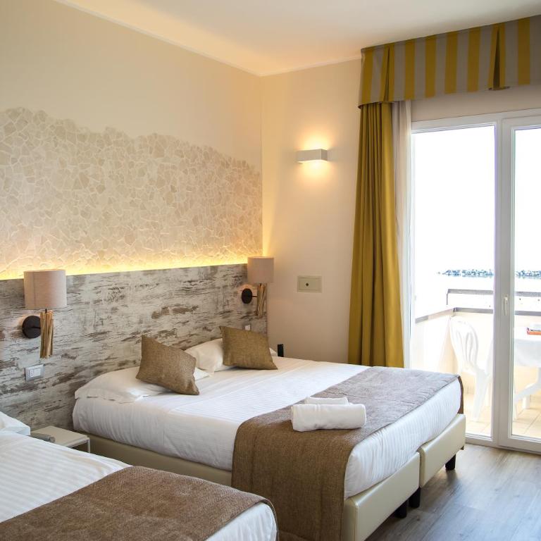Hotel Life - Natural Style Rimini - Camera con 2 Letti Queen-Size - 1