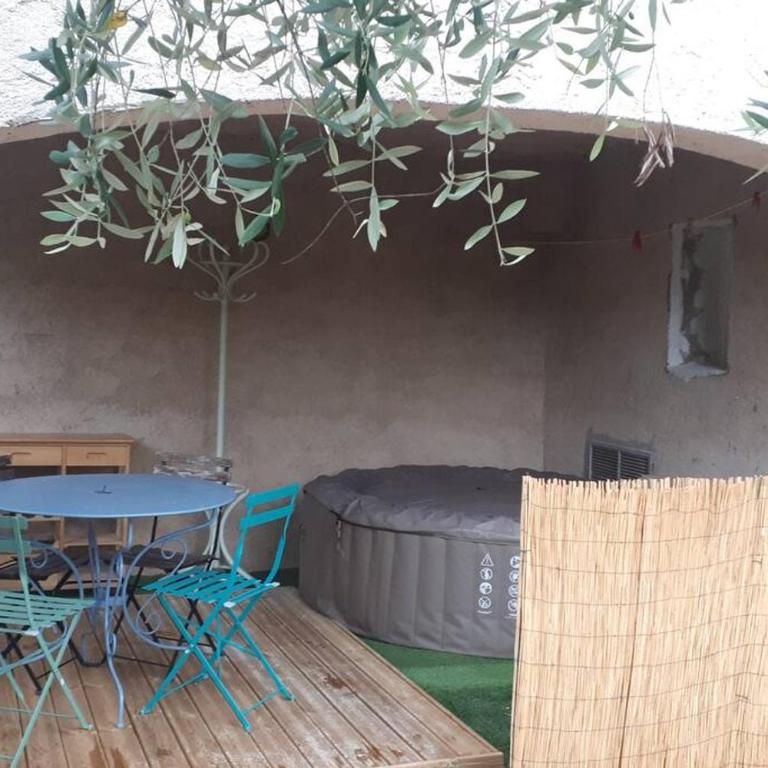 studio bas de villa, jardin et spa (été seulement) - Apartment mit 1 Schlafzimmer - 1