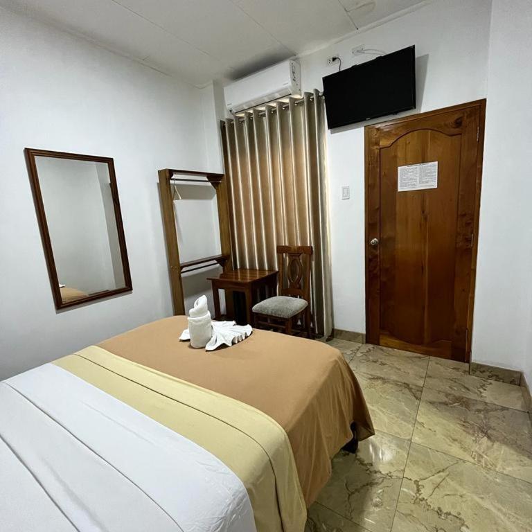 Fitzcarrald Hotel - Deluxe Room - 7
