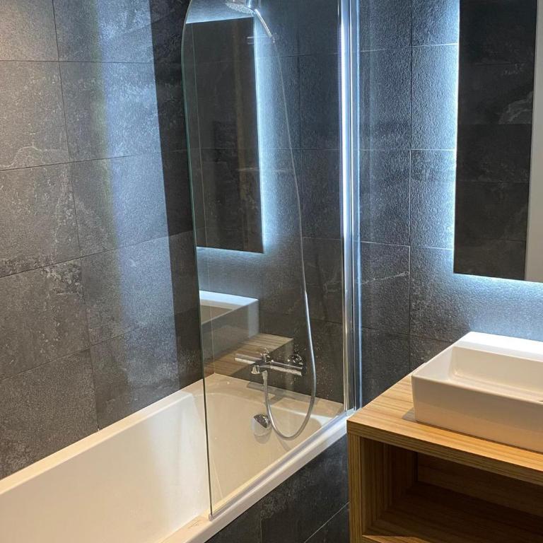 Appartement charmant au pied des pistes avec balcon et parking - Appartement 2 Chambres - 10