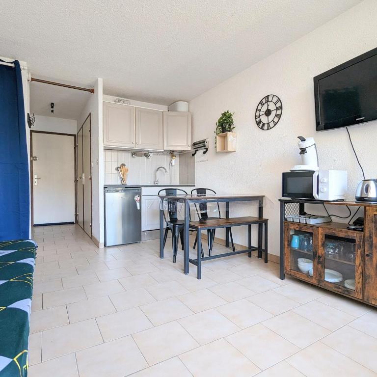 Appartement au CALME + parking - One-Bedroom Apartment - 25