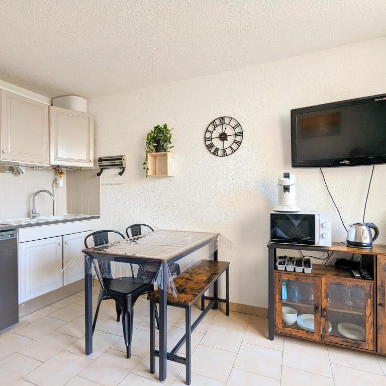 Appartement au CALME + parking - One-Bedroom Apartment - 34