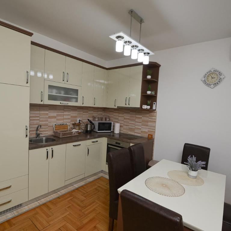 Capitol Apartmani - Apartman sa 2 Spavaće Sobe - 16