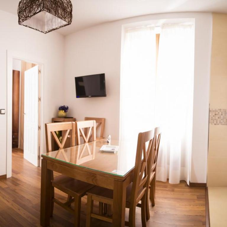 Apartamentos Casa de la Lonja - Two-Bedroom Apartment with Balcony. C/ Marques de Falces 2 - 4