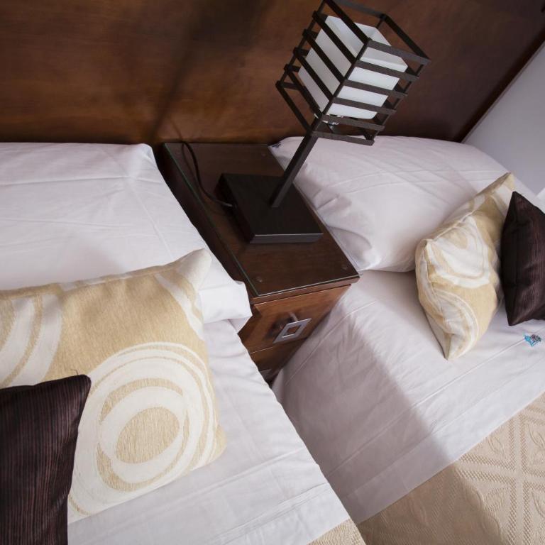 Apartamentos Casa de la Lonja - Two Bedroom Apartment with Balcony, C/ Marques de Falces 2 - 2