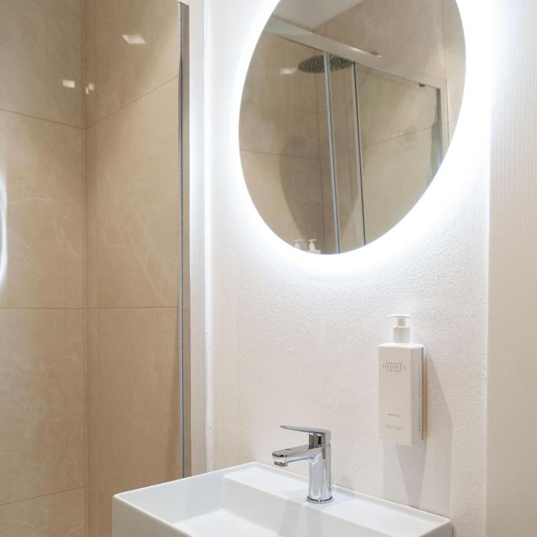 Cavour FillYourHomeWithLove Design Apartment - Appartamento con 1 Camera da Letto - 1