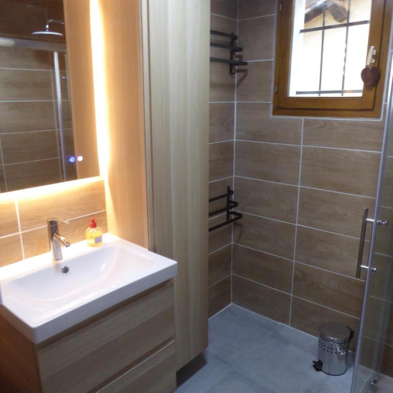 le chalet Cerdan - classé 3 étoiles - 5 personnes - 2 chambres- parking -garage-jardin-WIFI-rénové en 2023 - Chalet 2 Chambres - 22