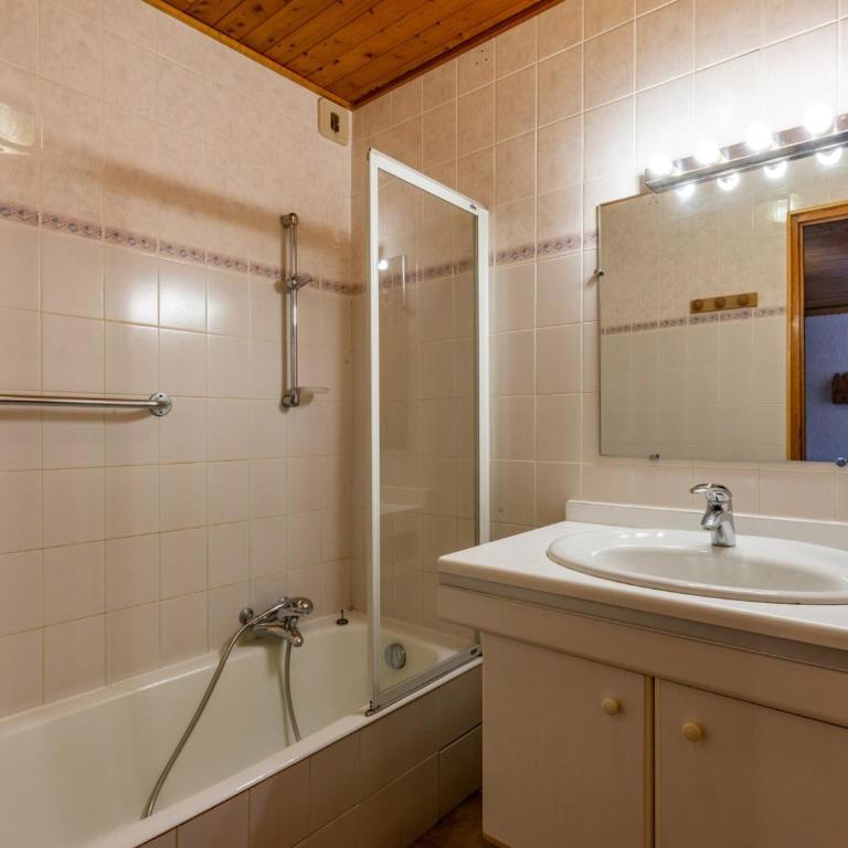 Charmant Appartement 2 Pièces aux Gets - 6 Pers, Proche Centre, Terrasse, Casier à Ski - FR-1-671-22 - Appartamento - 11