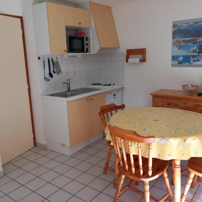 Studio pour 3 pers. à Châtel avec balcon, parking, près navettes et centre. Exposition Sud/Ouest. - FR-1-676-115 - Studio - 1
