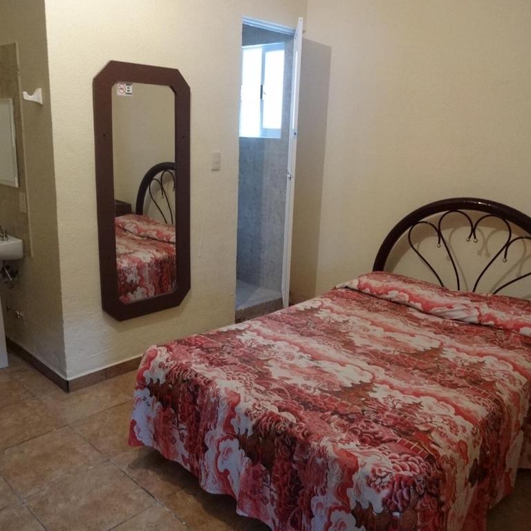Hotel Del Centro - Standard Double Room with Two Double Beds - 9