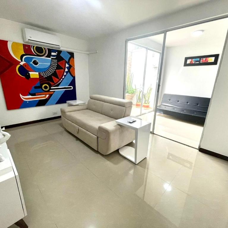 Casa completa con Aire Acondicionado, Calentador de Agua & Garaje privado - Three-Bedroom Home - 16