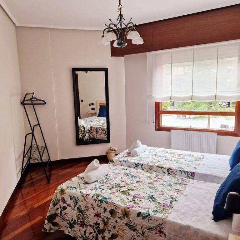 Nuevo, luminoso y céntrico. Parking gratis - Three-Bedroom Apartment - 4