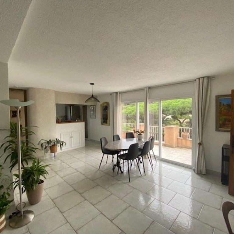 Sainte Maxime Sémaphore : Haut de Villa T4, Piscine, Terrasse, Clim, Proche Mer - FR-1-226-531 - Apartment - 2