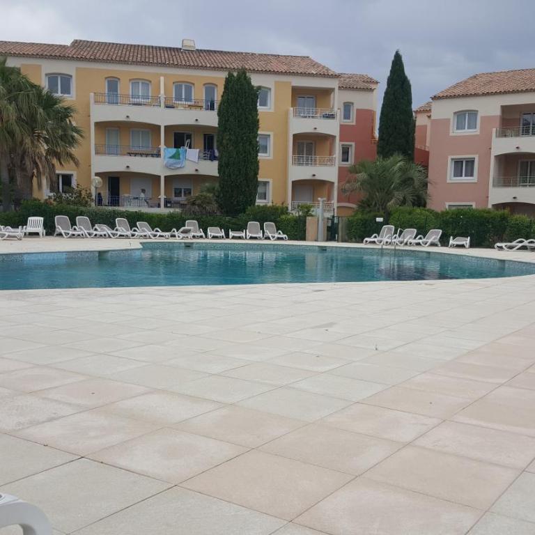 CHARMANT APPARTEMENT T2 VUE SUR PISCINE - Appartement 1 Chambre - 7