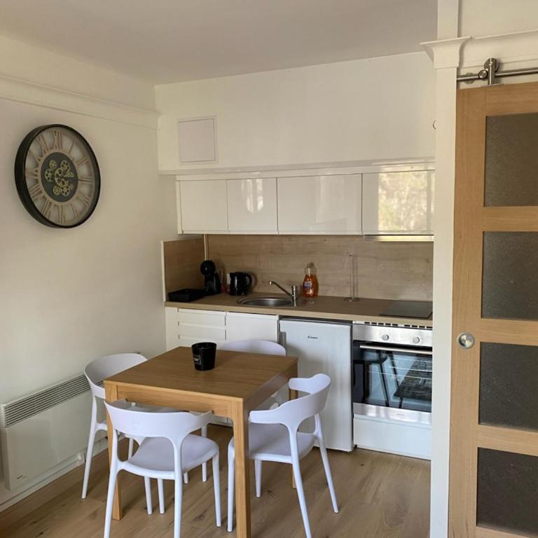 DEAUVILLE CHARMANT STUDIO Vue Mer - Two-Bedroom Apartment - 3