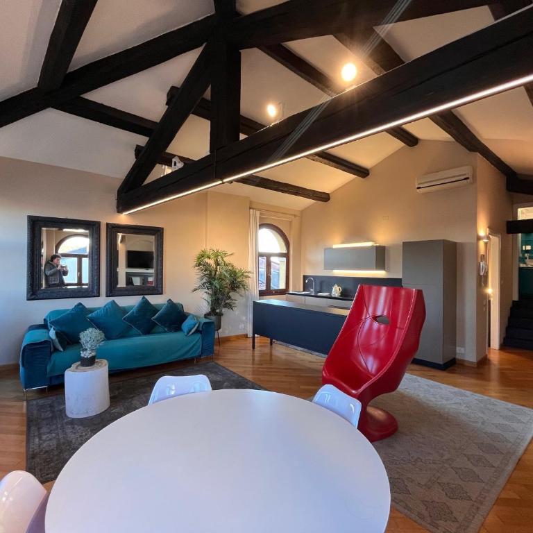 Piazza Erbe Lodge - Penthouse Apartment - 4