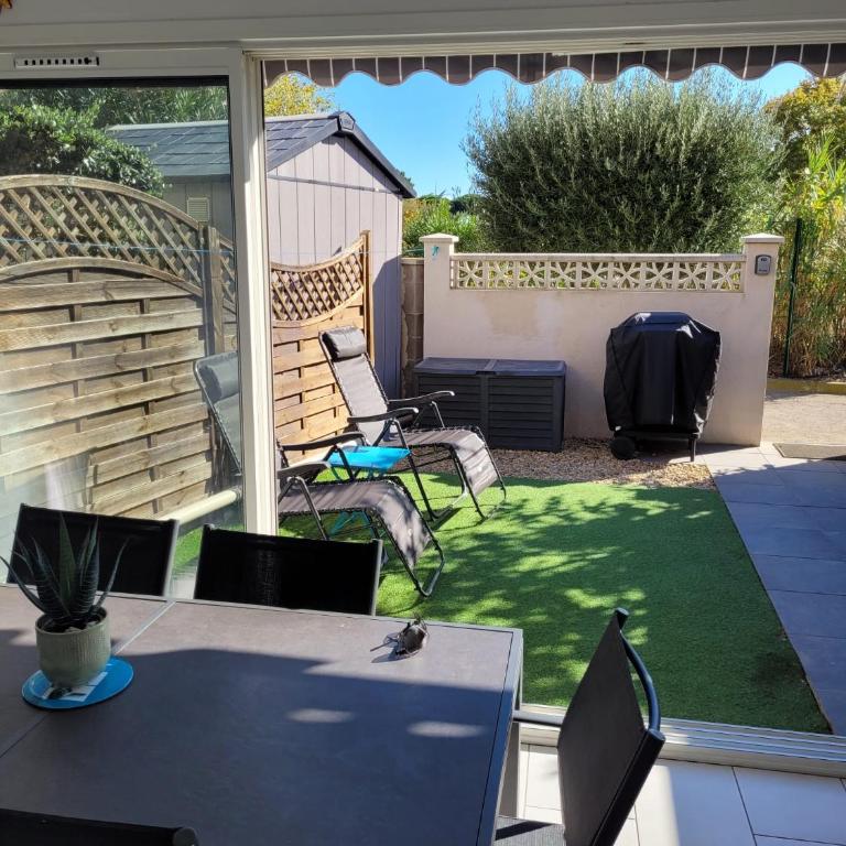 Villa tout confort dans résidence privée avec piscine à 500m de la plage - Climatisation, WIFI, parking - Maison 2 Chambres - 4