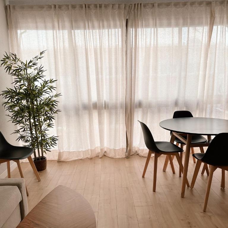 CENTER FLAT MEZQUITA - Three-Bedroom Apartment - 3