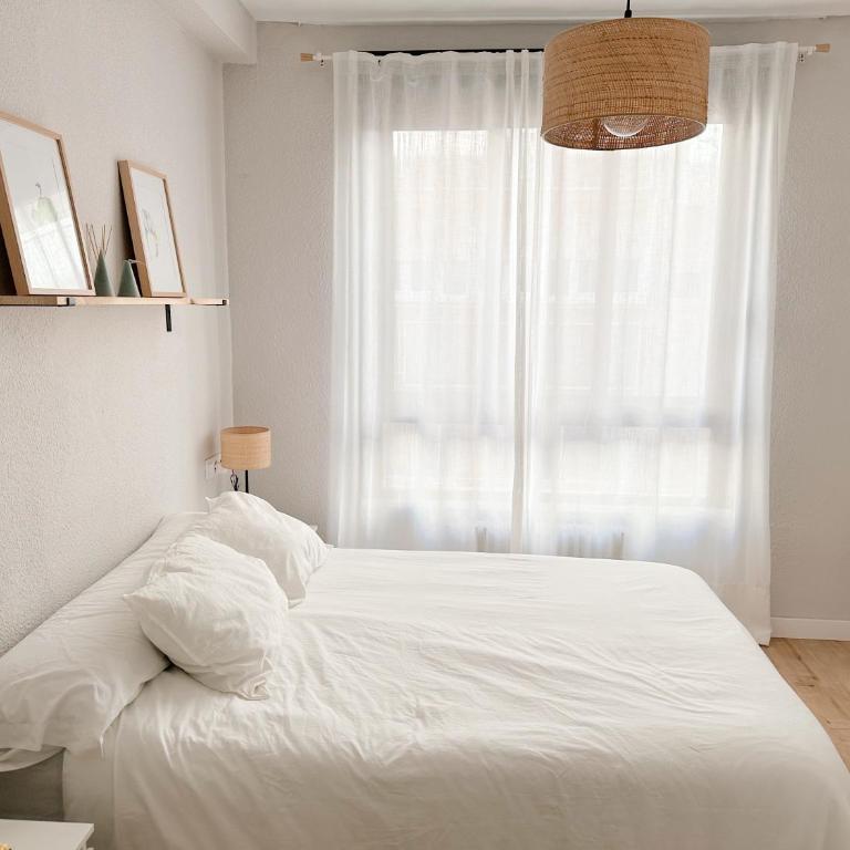 CENTER FLAT MEZQUITA - Three-Bedroom Apartment - 9