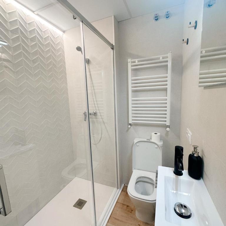 CENTER FLAT MEZQUITA - Three-Bedroom Apartment - 7