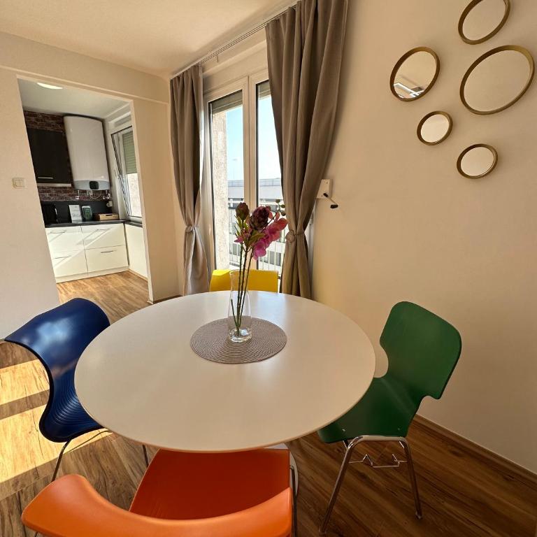 Moderne Apt mit 2 Balkonen, Self check-in, Parking - Appartamento con 2 Camere da Letto - 3