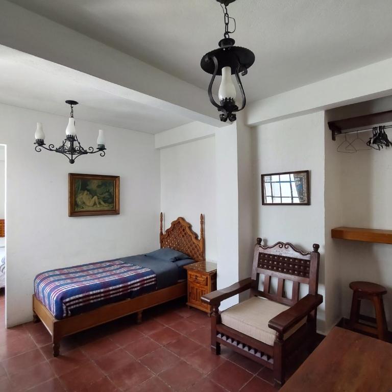 Home Sweet Home - Triple Room with Shared Bathroom - 13