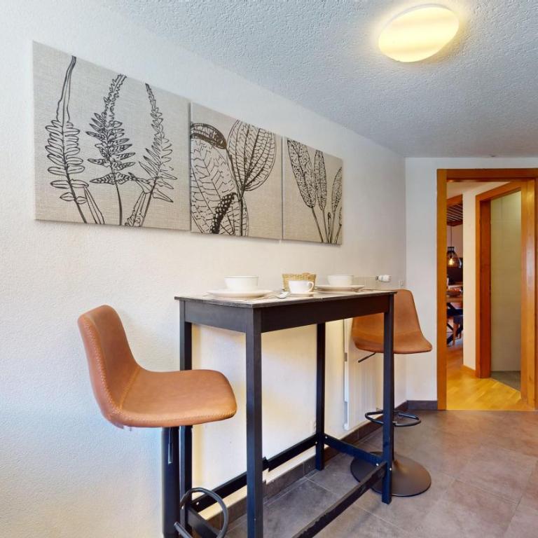 No 8 Bed & Bar - Appartement 3 Chambres - 28