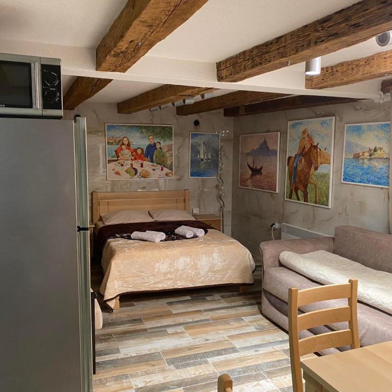 Durmitor Bela - Family Room with Balcony - 21