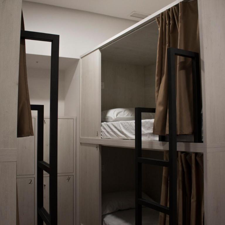 Quartier Leon Hostel Jabalquinto - Litera en habitación compartida mixta de 10 camas con baño compartido - 4