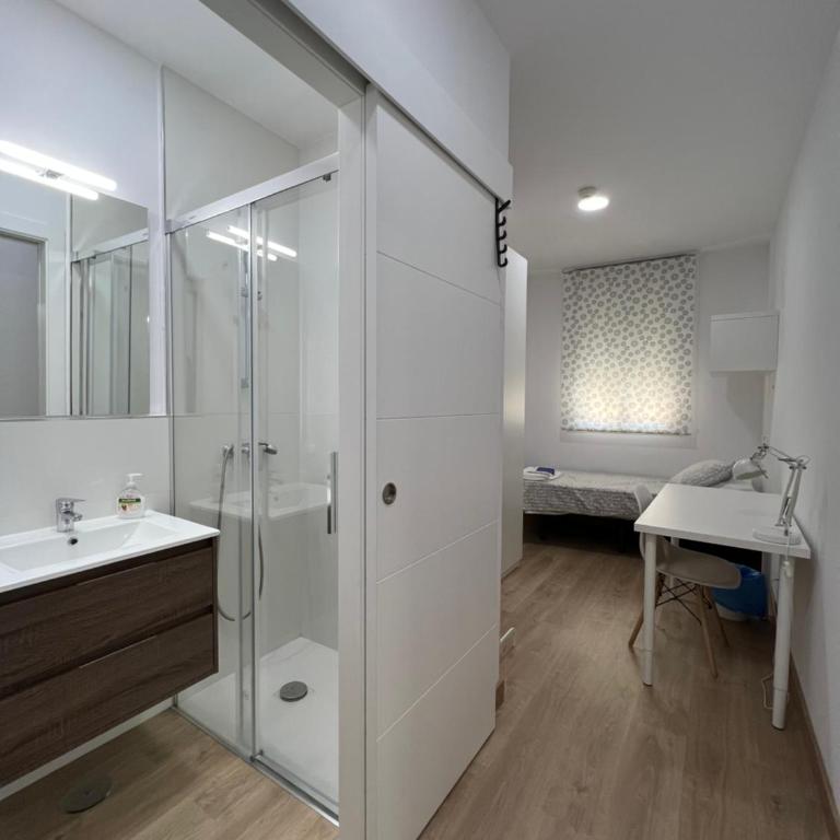 Colegio Mayor Careu - Women Only - University Community - Habitación Individual con baño privado - Solo mujeres - 7