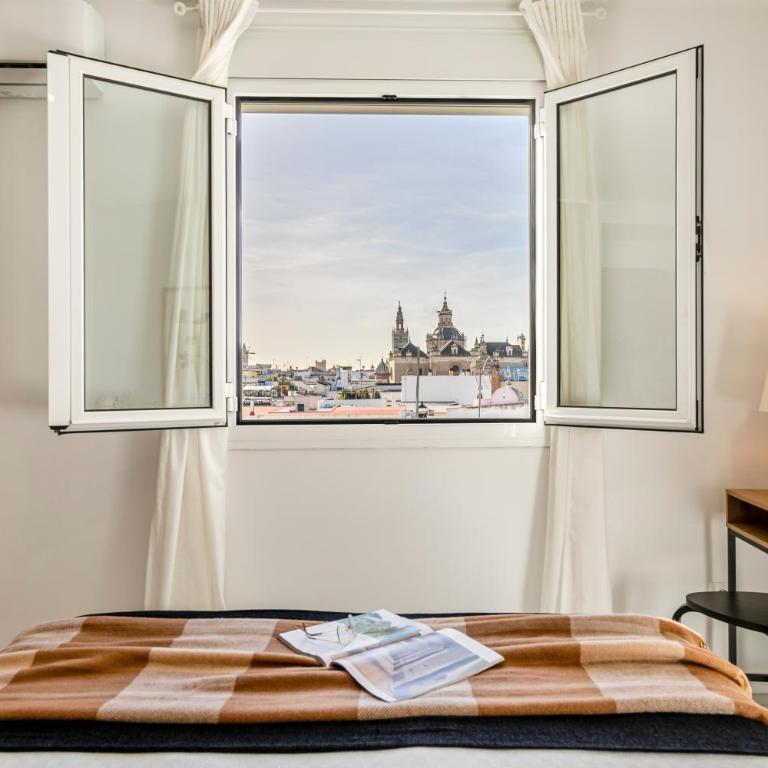 AvantiStays Las Setas, en el corazón de Sevilla y con vistas a La Giralda - Three-Bedroom Apartment - 7