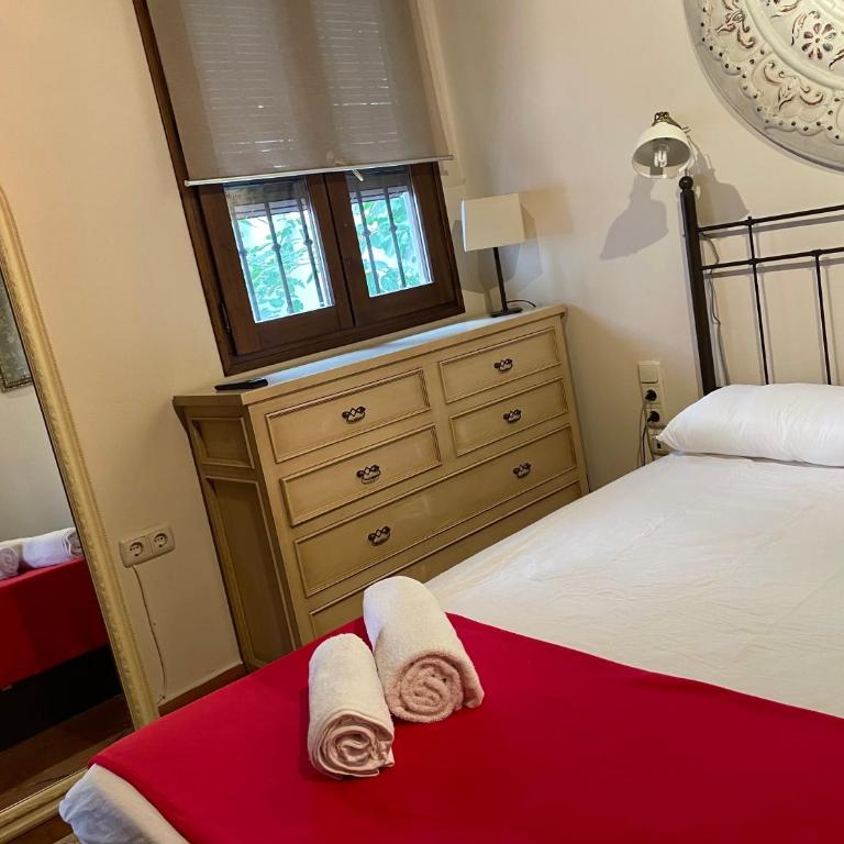 Sleep in historic Puerta Elvira - Two-Bedroom Apartment - 15