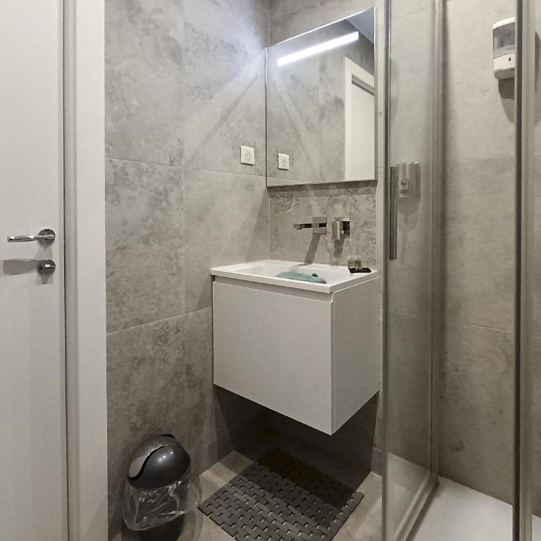 Superbe 2 pièces Carré d’or avec grande Terrasse - Appartement 1 Chambre - 11
