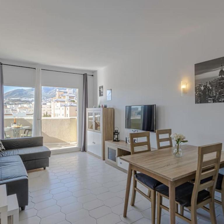 Apt BenalBeach Sunny with sea views - One-Bedroom Apartment - 13