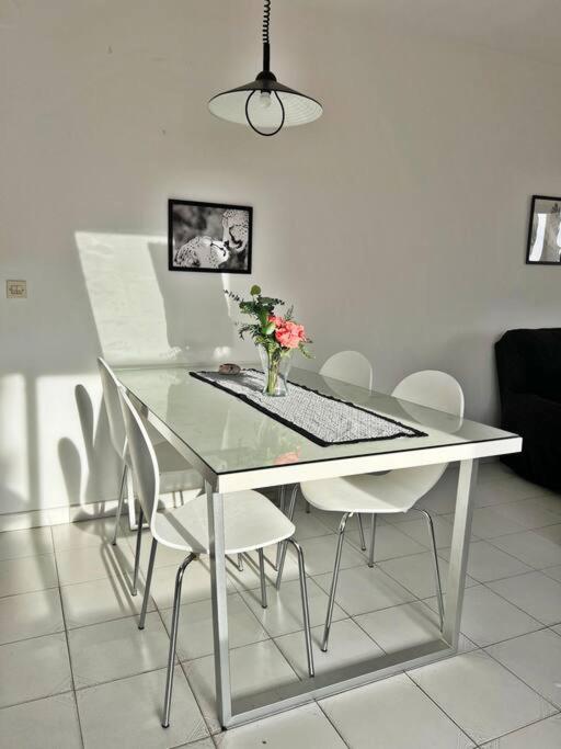Bonito ático en primera línea de playa con piscina - Two-Bedroom Apartment - 8